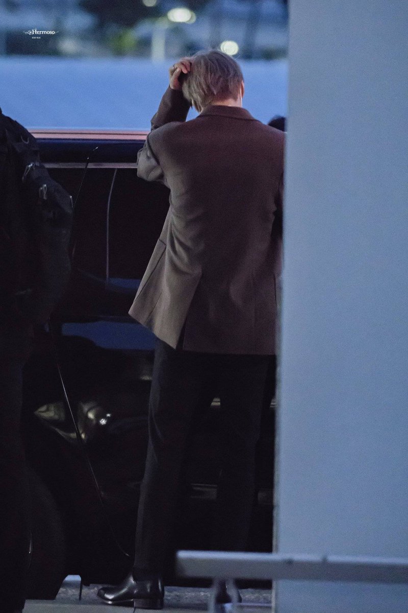 hourly jongin tweet media