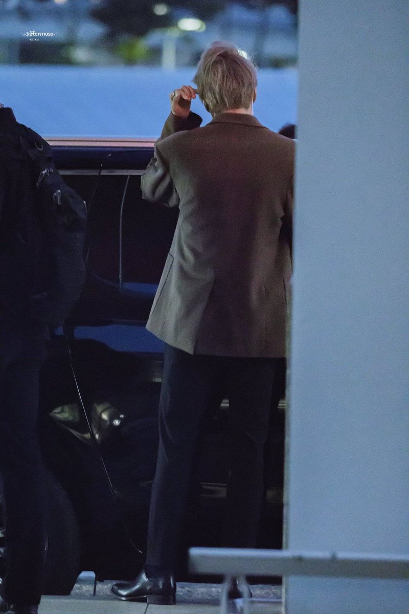 hourly jongin tweet media