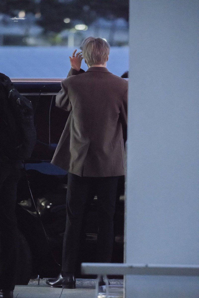hourly jongin tweet media