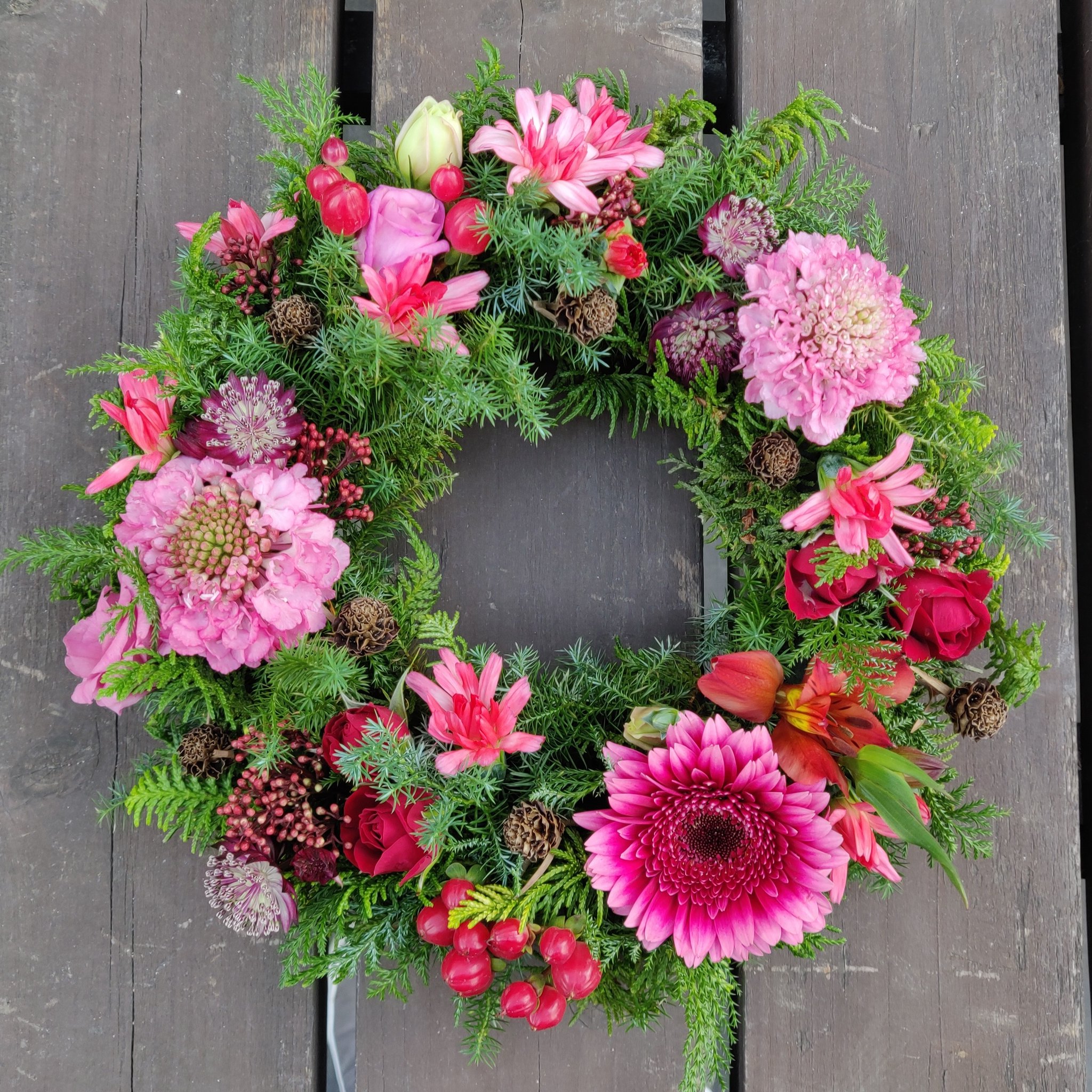 Forest De Florist Carnation スプレーカーネーション ミニティアラコーラル 生花の クリスマスリース Tlを花でいっぱいにしよう 花好きな人と繋がりたい キリトリセカイ Flowers 花 福岡県 宗像市 福津市 花束 花屋 フラワースクール 花