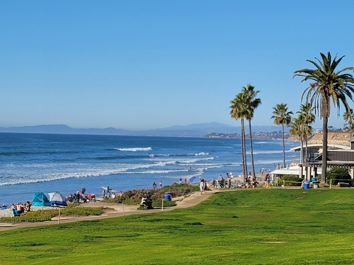anshelsag's tweet image. What an absolutely gorgeous day for a walk along the beach. 75 degrees on the week of Christmas?! I'll take it, #SanDiego #DelMar.
