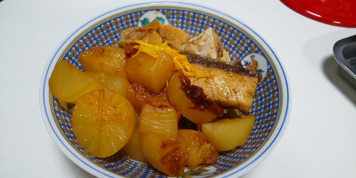 Gure 一昨日の晩御飯 朝から晩まで頑張った 刺身 寒鰤 長崎アオリイカ 金華〆鯖 鰤大根 白ごはん Comさんのレシピを参考に旨くできた 蟹面 銀座渡利さんのを参考に割と綺麗にできたかな ざる豆腐 塩とオリーブ油 続く