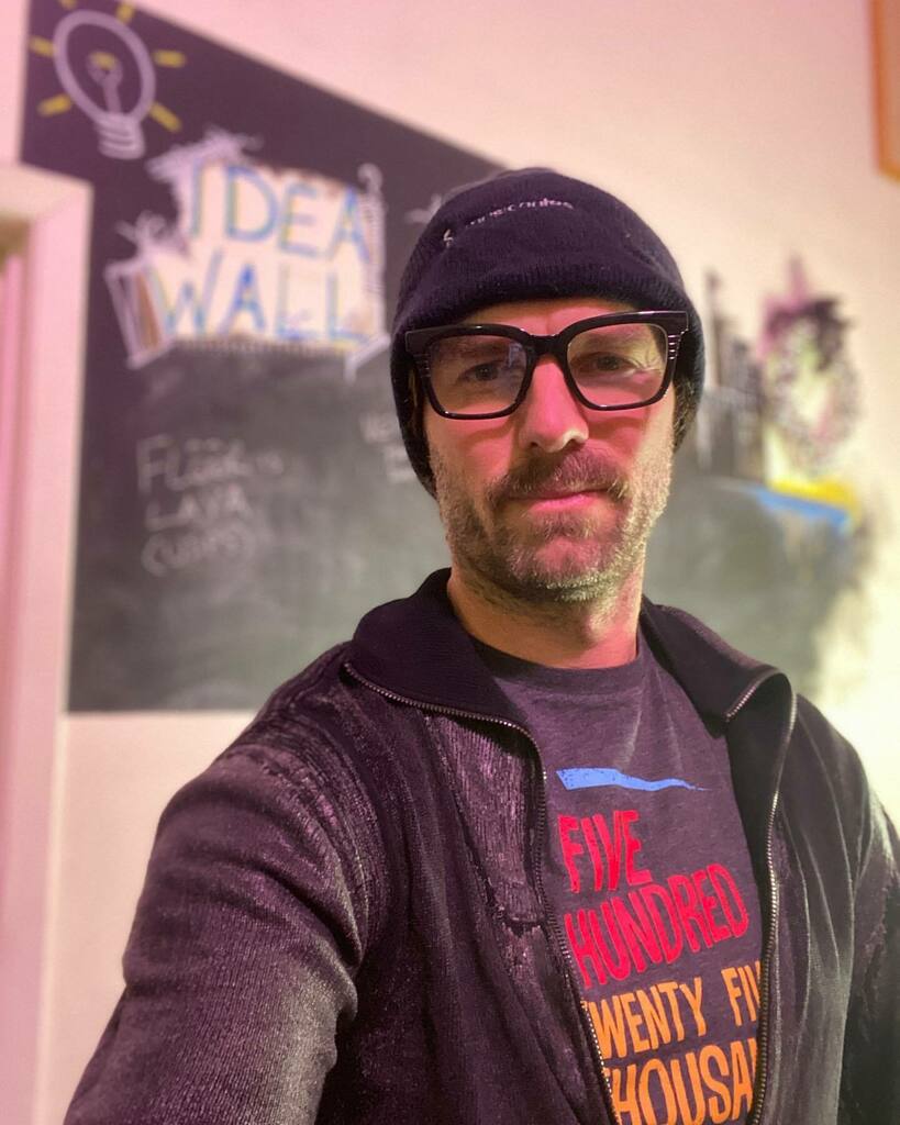 LanceHorne's tweet photo. Fulfilling your orders with a full-fledged #Rent flair: #WeLight candles.
#ohthewax #howdoyoudocumentreallife #scruff #candlesofinstagram #ideawall https://t.co/TsdeH71Ur1 https://t.co/5ZlAOYRLxK