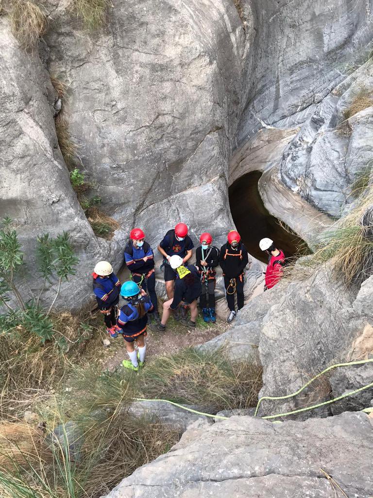HogarAlmeraya's tweet photo. El circulo de Cadetes Medina 🧗🏼‍♀️🧗🏽han disfrutado de una gran mañana en el Barranco de los Marmoles en el bonito rincon de Alhama de Almeria, para darle fin al trimestre.
¡Viva la OJE!  😜😜
#DomingoOJE #Hacemosoje❤️💛💙 #Actividadautorizadaporlaregional #rapel #barranco #juventud https://t.co/YZV65cxDlz