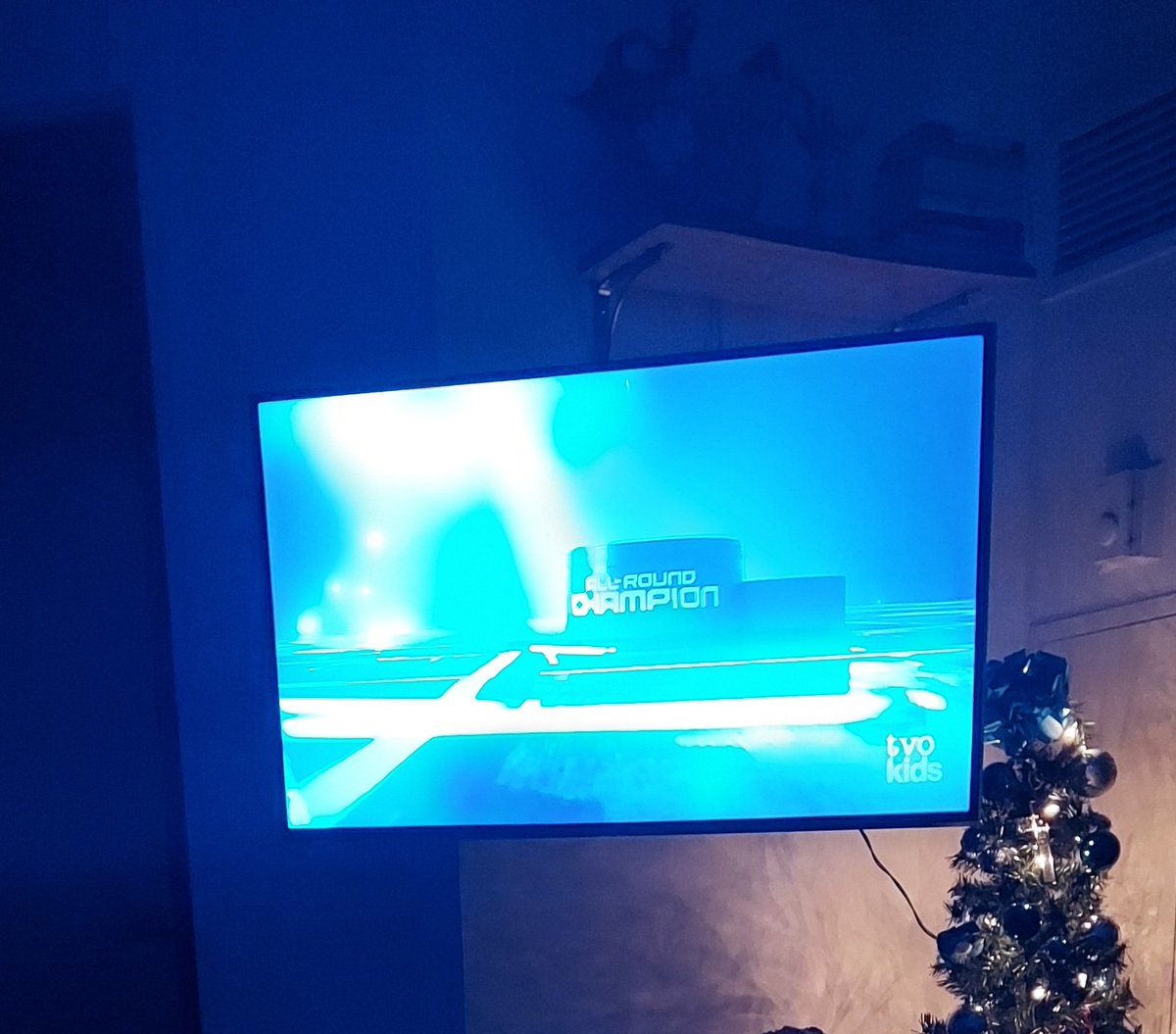 NadiaFlaim's tweet photo. Sweet surprise...hearing @perditafelicien voice on TV as I catch up with her show #AllRoundChampion on @tvo. These kids are fearless & clearly #sport is something that #CANMove them together despite the competition.
#SportsGirlLife
#TeamworkMakesTheDreamWork https://t.co/e6l2BYuV8x