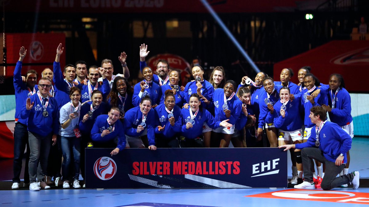 Vice-championnes d'Europe 🥈🇫🇷 

On veut un max de félicitations pour les Bleues ✊  

📷 FFHandball/S.PILLAUD 

#BleuetFier #HandballIsPassion