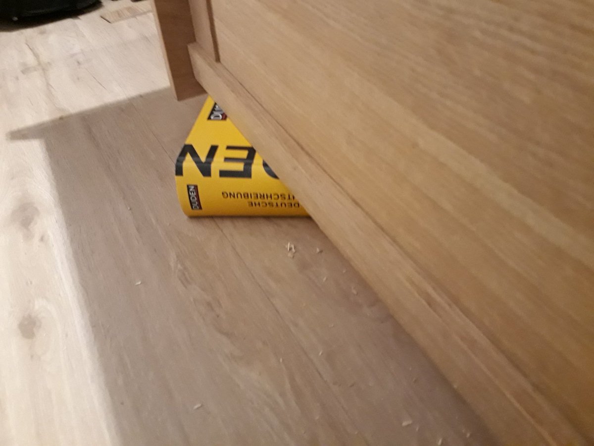 wroglingen's tweet photo. Egal, ob ich als Journalist oder beim Aufbau eines Kleiderschranks als gelernter Tischler in eigener Sache arbeite: Der Duden hilft und das Ergebnis zählt ... 🤣 https://t.co/RTppnGacDc