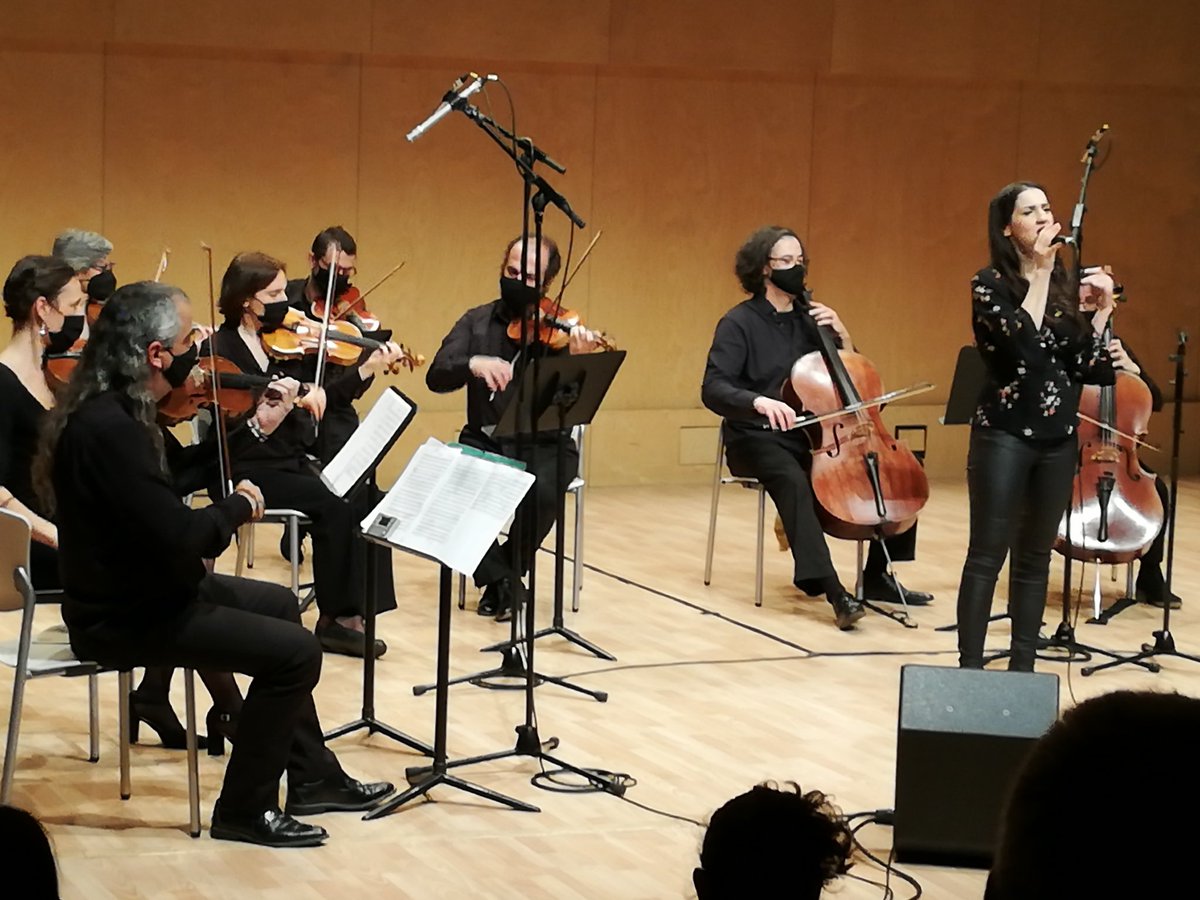 pepforn's tweet photo. Diu @gemmahumet 'per mi cantar a #Terrassa és lo millor del món' 
😘😘😘
i per nosaltres escoltar-te acompanyada l'orquestra @terrassa48 un regal pels sentits.

Poesia i cançó compromesa.
Si haguessis nascut en una altra terra...
#CulturaSegura #laculturacura https://t.co/vbCmllvW7M