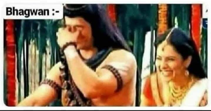 _Chal_Hatt's tweet photo. Me praying in mandir 🏯
--Bhagwan please neha set krwado
*Neha enters in mandir 
Neha-- Bhaiya Thoda side hona https://t.co/9rwMUuytRl