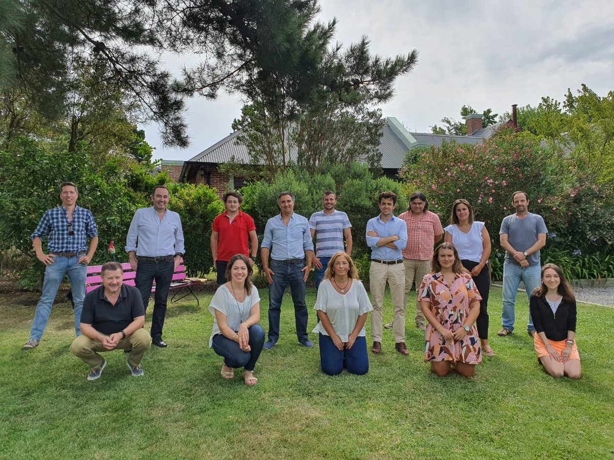 gonzasanta's tweet photo. Junto a @lucascrear creemos que la política debe volver a su esencia: escuchar a los vecinos para poder representarlos bien, trabajar para resolverles los problemas de cada día y ofrecer un norte acerca de cómo debe crecer nuestra querida ciudad #VecinosUnidos https://t.co/ko8ai7MWSM
