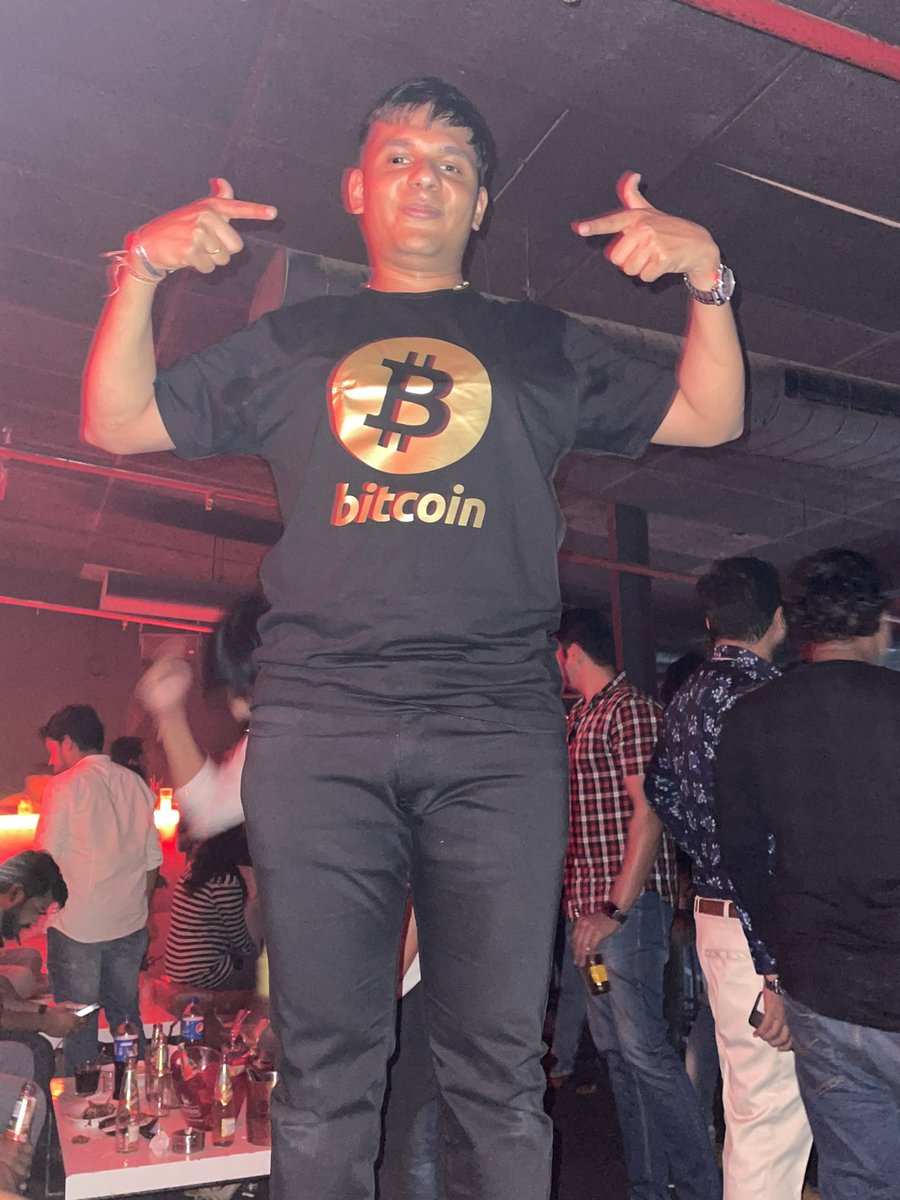 bitcoinmanindia's tweet photo. Does anyone know better way to celebrate your weekend than this! #bitcointomoon #btctothemoon #btctomoon #bitcoingiveaway https://t.co/LakNIrGGnn
