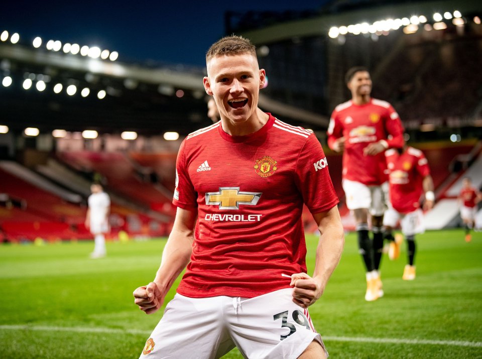 Coz837's tweet photo. As Jupiter and Saturn come closer together than ever before, we all know theres only one Christmas Star @mctominay10 #mufclufc #mufc #mctominay https://t.co/8Ge7Mfmc9D