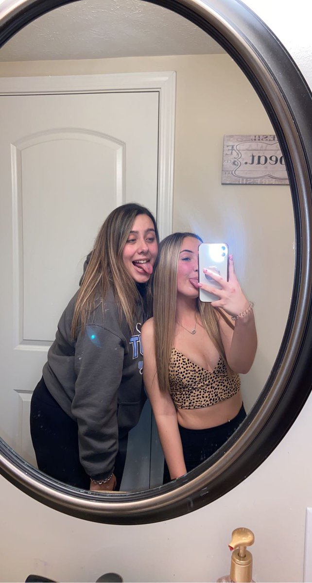 iclarke963's tweet photo. happy 18th to my bestie for life! I love you and i’m so happy I get to spend your birthday with you. I am so excited  to grow up with you. #realfriends 🥳🥰❤️🤩 @carlyhallll https://t.co/7mXkN10EYs