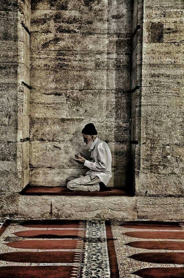 mnaw7's tweet photo. قالوا :
4 أمور لا تتركها في حياتك :

1- لا تترك الشكر فتحرم من الزيادة
( لئن شكرتم لأَزيدنكم )

2 -لا تترك ذكر الله فتحرم ذكر الله لك
( فاذكروني أَذكركم )

3 -لا تترك الدعاء فتحرم الاجابة
( ادعوني أَستجب)

4 -لا تترك الاستتغفار فتحرم النجاة
(وما كان الله معذبهم وهم يستغفرون) https://t.co/1tV3f5f21L