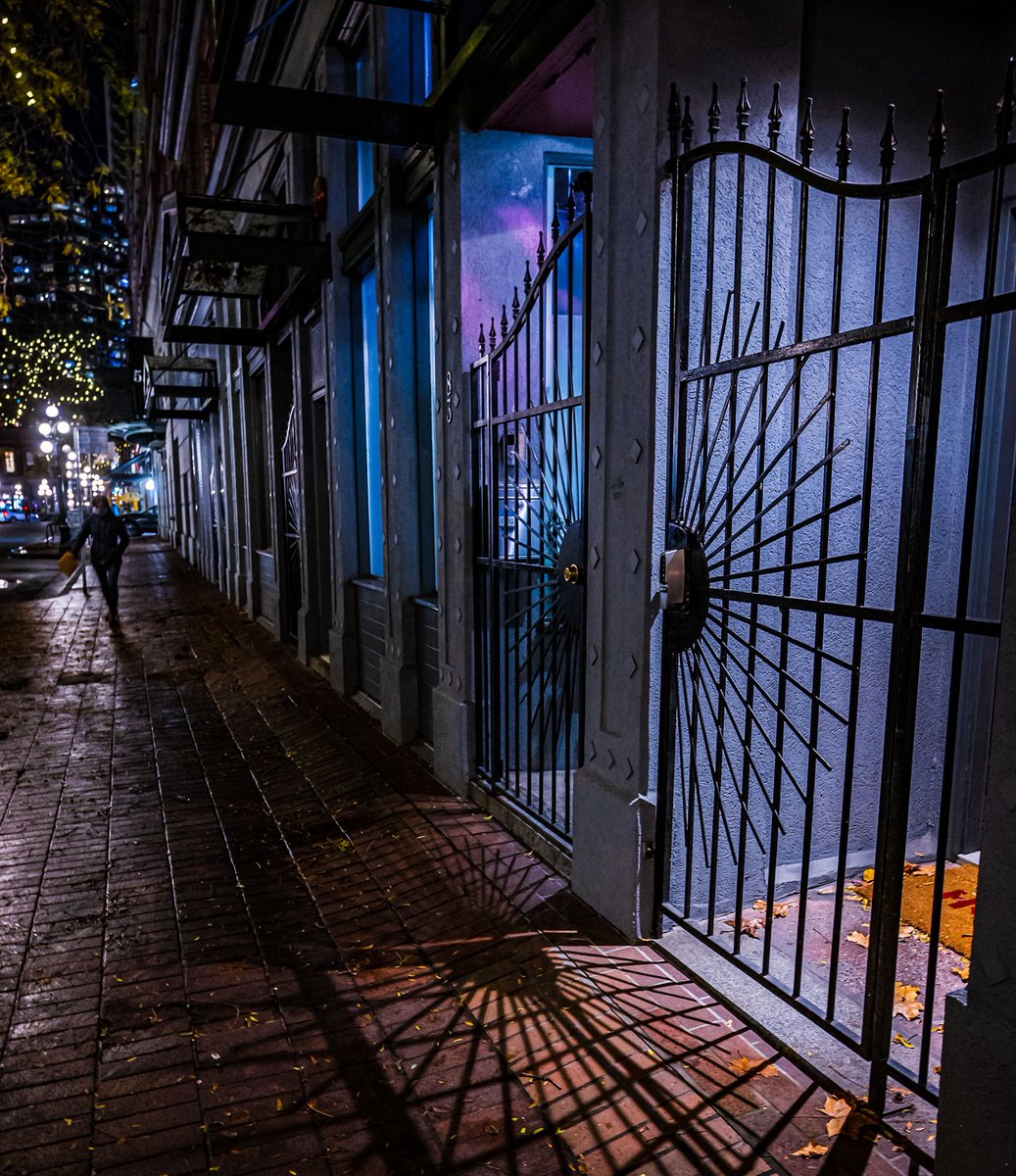 craigminielly's tweet photo. More rainy nights in downtown Vancouver, wandering around in the dark chasing shadows... #lowlighthighiso #gastownnights #nikonz6 https://t.co/Of04jH53Xd