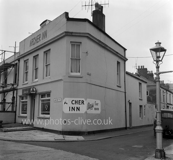 PhotosClive's tweet photo. The Archer Inn, #Archer Terrace, #Devenport, #Plymouth, Devon 1974 Slogan "Bass for men" painted on wall.  #devon #pub #publichouse #nineteen #seventies #seventy #bass #charrington #political #incorrectness This photo and more like it at https://t.co/g2igMR3kSp https://t.co/FUj6oVqdUq