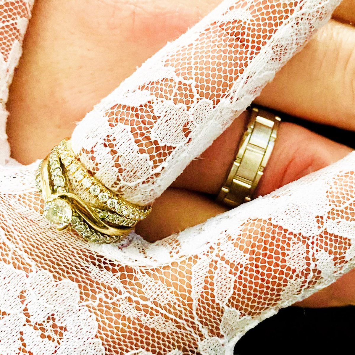 Mom and Dad got married today! 💕 #dog #dogsoftwitter https://t.co/zuMqCPKCWF