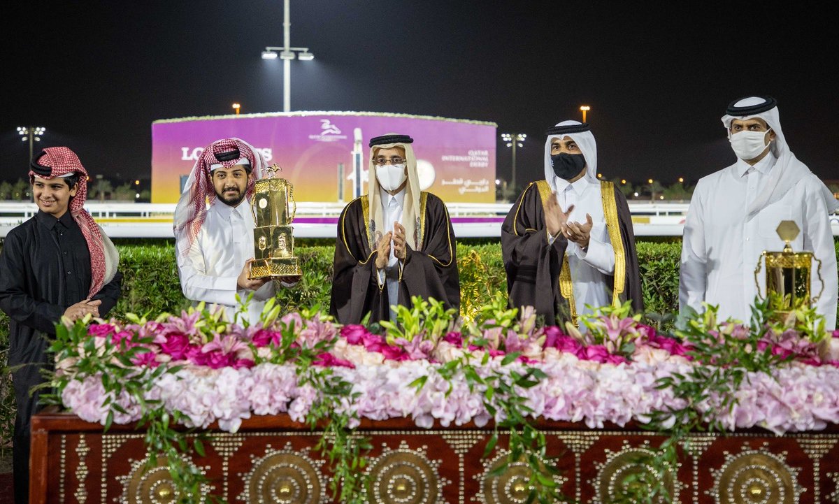 صور سعادة السيد صلاح بن غانم العلي وزير الثقافة والرياضة يتوج الفائزين في مهرجان داربي قطر الدولي للخيل