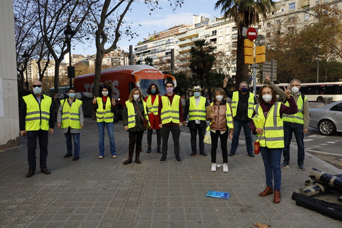 AEBCatalunya's tweet photo. El éxito de la manifestación por la #Enseñanza #TambiénEnESPAÑOL no habría sido posible sin la colaboración indispensable y desinteresada de nuestros voluntarios.

‼️GRACIAS A TODOS‼️ https://t.co/L8m6VhkZrX