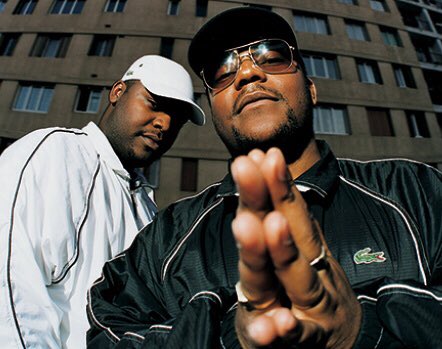 Ärsenik n’avait pas encore sorti de vrais « GROS » titres avant la bombe « L’enfer remonte à la surface » qui est le premier morceau de la compilation!Via le secteur ä, Calbo et Lino signeront d’ailleurs chez Hostile!