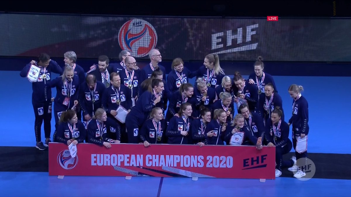 Hentbolün kraliçeleri...
🥇 🇳🇴
🥈 🇫🇷
🥉 🇭🇷
4 🇩🇰
5 🇷🇺
6 🇳🇱
7 🇩🇪
8 🇲🇪
9 🇪🇸
10 🇭🇺
11 🇸🇪
12 🇷🇴
13 🇷🇸
14 🇵🇱
15 🇨🇿
16 🇸🇮
#EHFEuro2020 #KadınlarHentbol #WomensHandball  🤾‍♀️