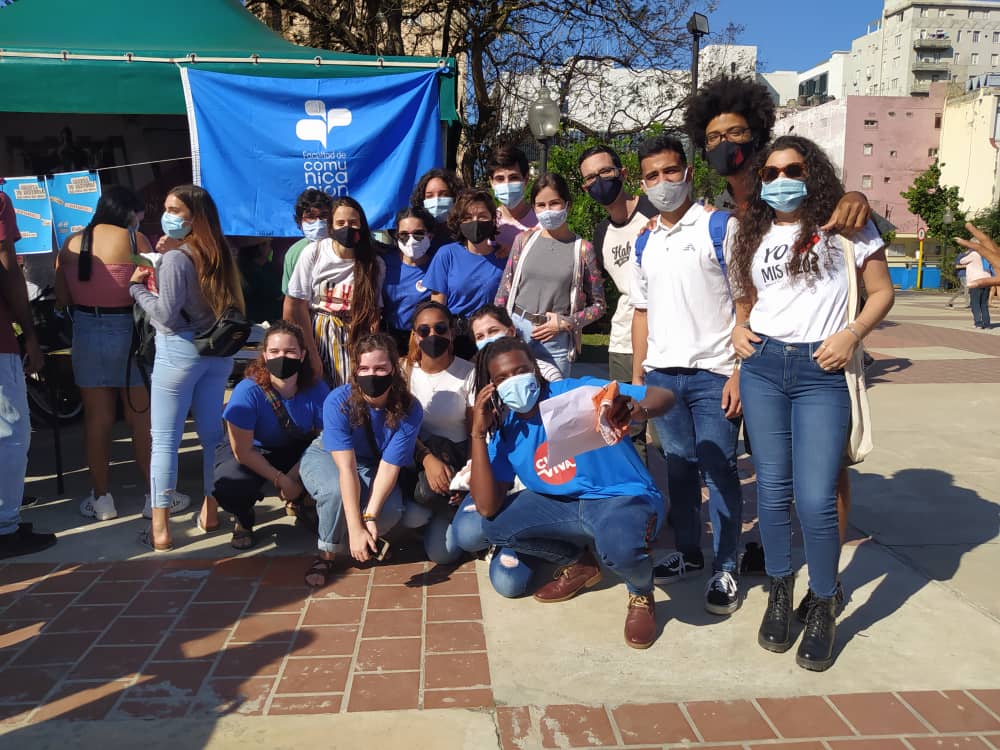 fcomUH's tweet photo. Así celebraron el #98aniversario de la #FEU nuestros feconianos, en la Feria que tuvo lugar en el parque 13 de marzo. Muchas Felicidades!!!! #FEUFCOM #FEUCuba #FEU #SomosUH 🇨🇺🥳👏🇨🇺🥳🎊🇨🇺🎉
@UdeLaHabana @feu_cuba @FEUHabana @TiempoFEUdeCuba @AlmaMater_Rev https://t.co/jfWxSYYxj2