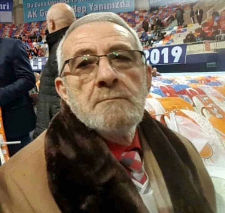 Covid-19 tedavisi gördüğü hastanede hayatını kaybeden Cumhurbaşkanımız Sn.Recep Tayyip Erdoğan'ın yeğeni Ahmet Erdoğan beyefendiye Yüce Allah'tan rahmet, Cumhurbaşkanımız ve kederli ailesine sabırlar diliyoruz.