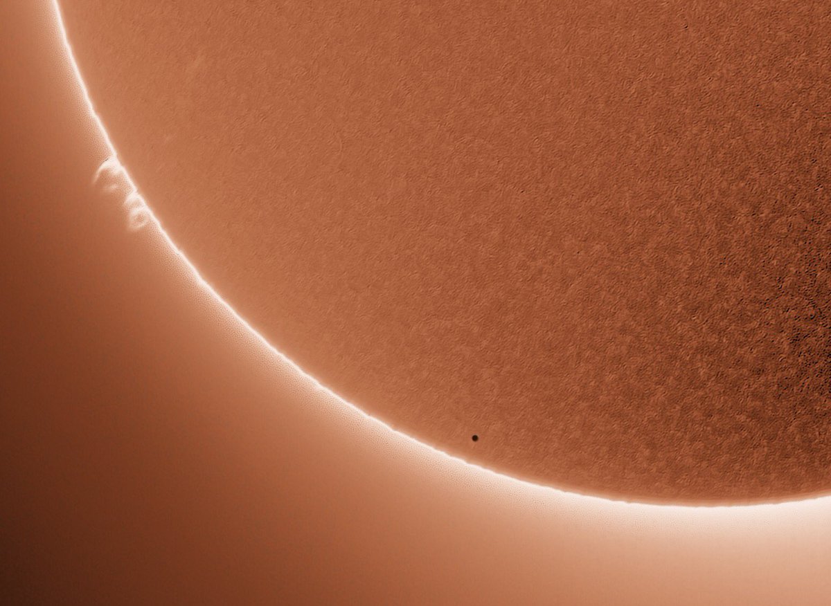 AvatarDomy's tweet photo. The small black dot ⚫️ is Mercury in front of the Sun https://t.co/LM8i7ep2u2