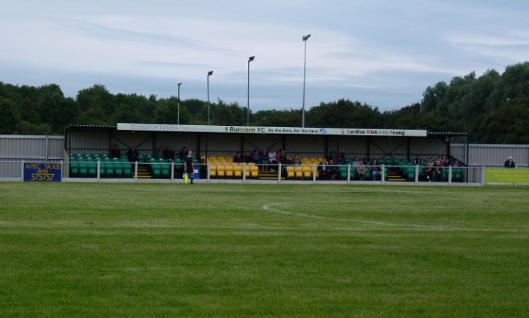 Yellow and Green of <a href="/RuncornLinnets/">Runcorn Linnets FC</a>