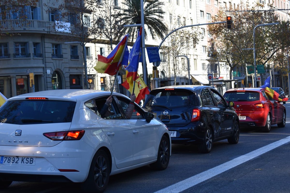 AEBCatalunya's tweet photo. Hoy en BCN y TGN hemos gritado juntos que queremos :
La enseñanza #TambienEnEspañol.

Gracias a todos los que nos habéis acompañado, a las asociaciones, organizaciones y partidos políticos que se han sumado a nuestra convocatoria

!Acabaremos con la inmersión! https://t.co/TTkPLAhclw