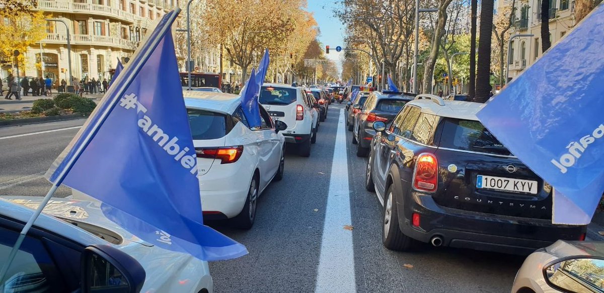 AEBCatalunya's tweet photo. Hoy en BCN y TGN hemos gritado juntos que queremos :
La enseñanza #TambienEnEspañol.

Gracias a todos los que nos habéis acompañado, a las asociaciones, organizaciones y partidos políticos que se han sumado a nuestra convocatoria

!Acabaremos con la inmersión! https://t.co/TTkPLAhclw
