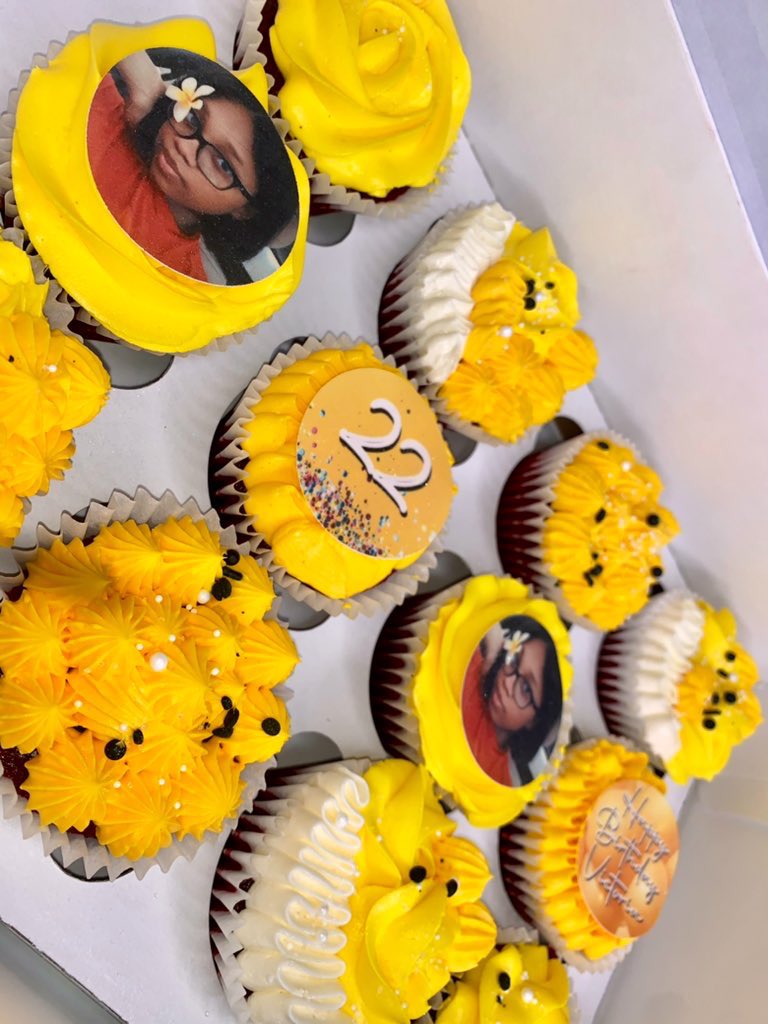 iamelyric's tweet photo. cupcake porn ✨💕🧁 if you haven't placed your order yet then what are you doing!?!? @lyricsdco https://t.co/2rQBtwELrh