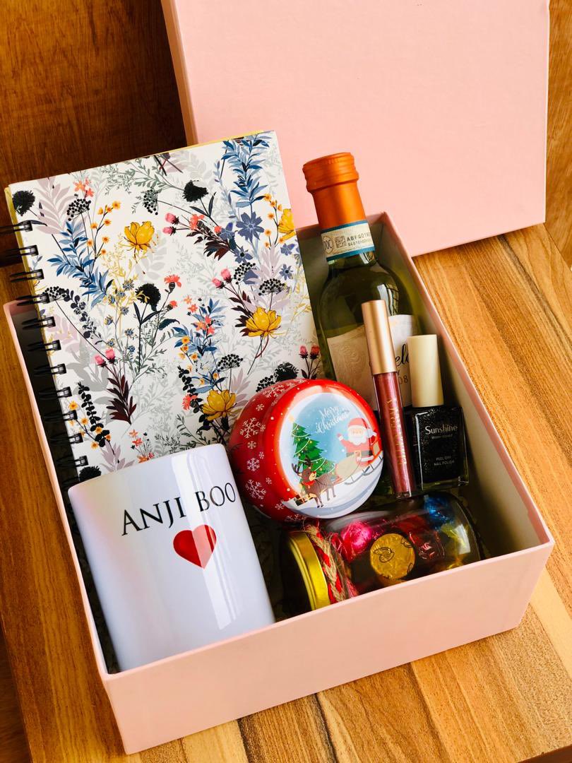 tobz_o's tweet image. 🎄🎅🏾 C•H•R•I•S•T•M•A•S• B•O•X•E•S. It’s not too late to order for your loved ones.