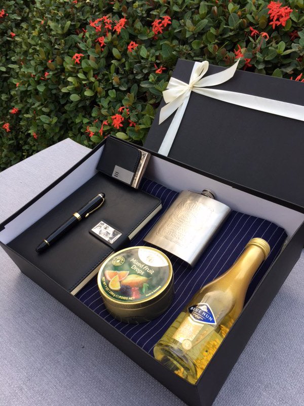 tobz_o's tweet image. 🎄🎅🏾 C•H•R•I•S•T•M•A•S• B•O•X•E•S. It’s not too late to order for your loved ones.