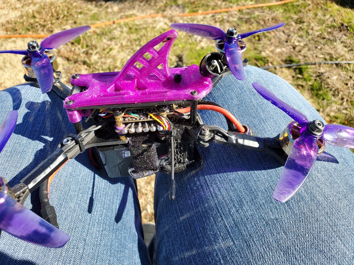 SpacePantsFPV's tweet photo. Broke an arm on my source two again. I think its time to get a better racing frame...
#fpv #droneracing #fpvdrone #multirotor #fpvdrone https://t.co/wXq5eTjrm8