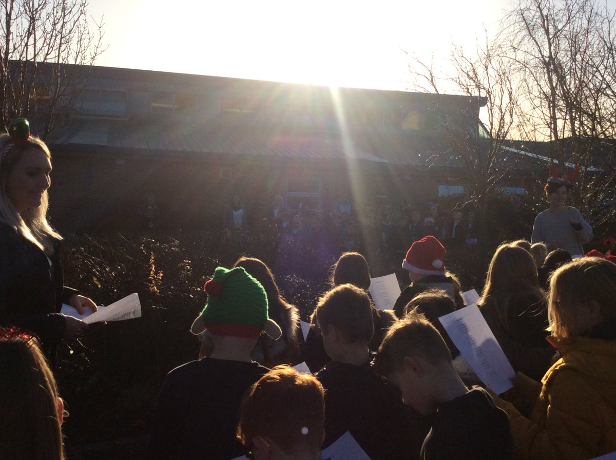 MeadatHilperton's tweet photo. The sun was shining, there was 'snow' on the tree...
It was a special time to have carols around the Christmas tree @MeadatHilperton 
#teammead
#proudteachers https://t.co/16MSW6esmL