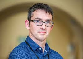 5/14 There’s only one straight talking northerner to play straight talking DPH and stalwart of Newsnight!Christopher Eccleston as  @felly500 (the props department will be sourcing the wallpaper as we speak)