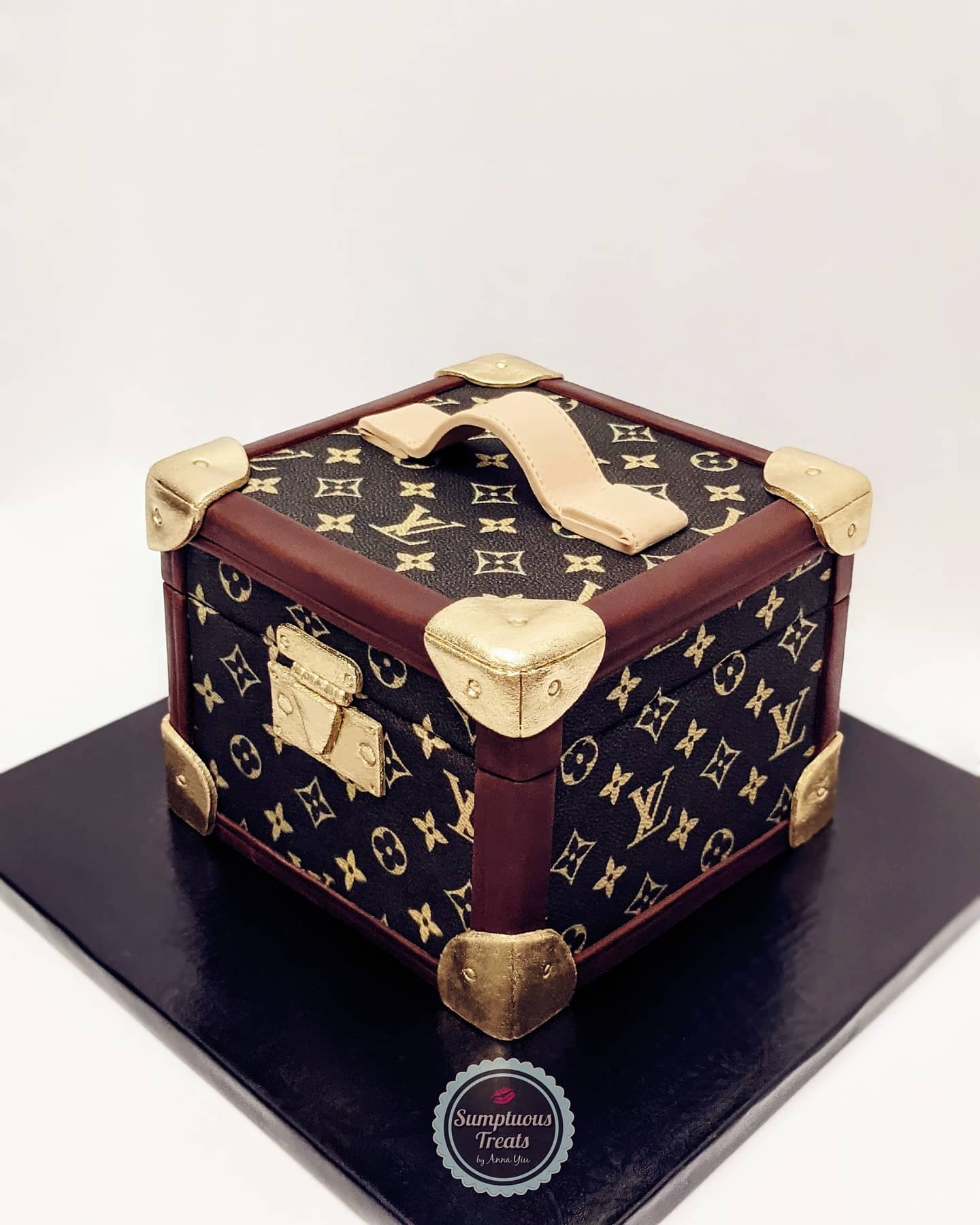 Sumptuous Treats on X: LV Gift Box Birthday Cake #lvcakes #lvthemedcake  #louisvuittonlover #louisvuitton #louisvuittoncake #cakefondant  #specialtycakes #torontocakes #customcakes #ilovelv #lvgold    / X