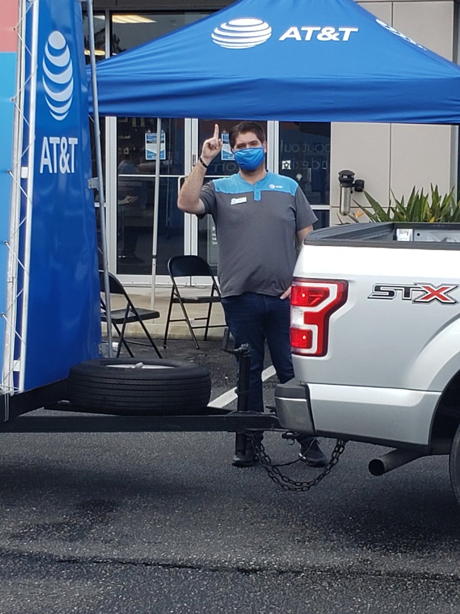 SpringHillATT's tweet image. 🌧 Rain or Shine 🌞  we are always on the grind! Serving the Hernando County area for all your wireless and entertainment needs. Come in and see us today at 1879 Commercial Way! @One_FLA @jrluna11 @reynaolivo1 @MilagrosMontout @CmancusiWFL @TheJohnRussoRSM