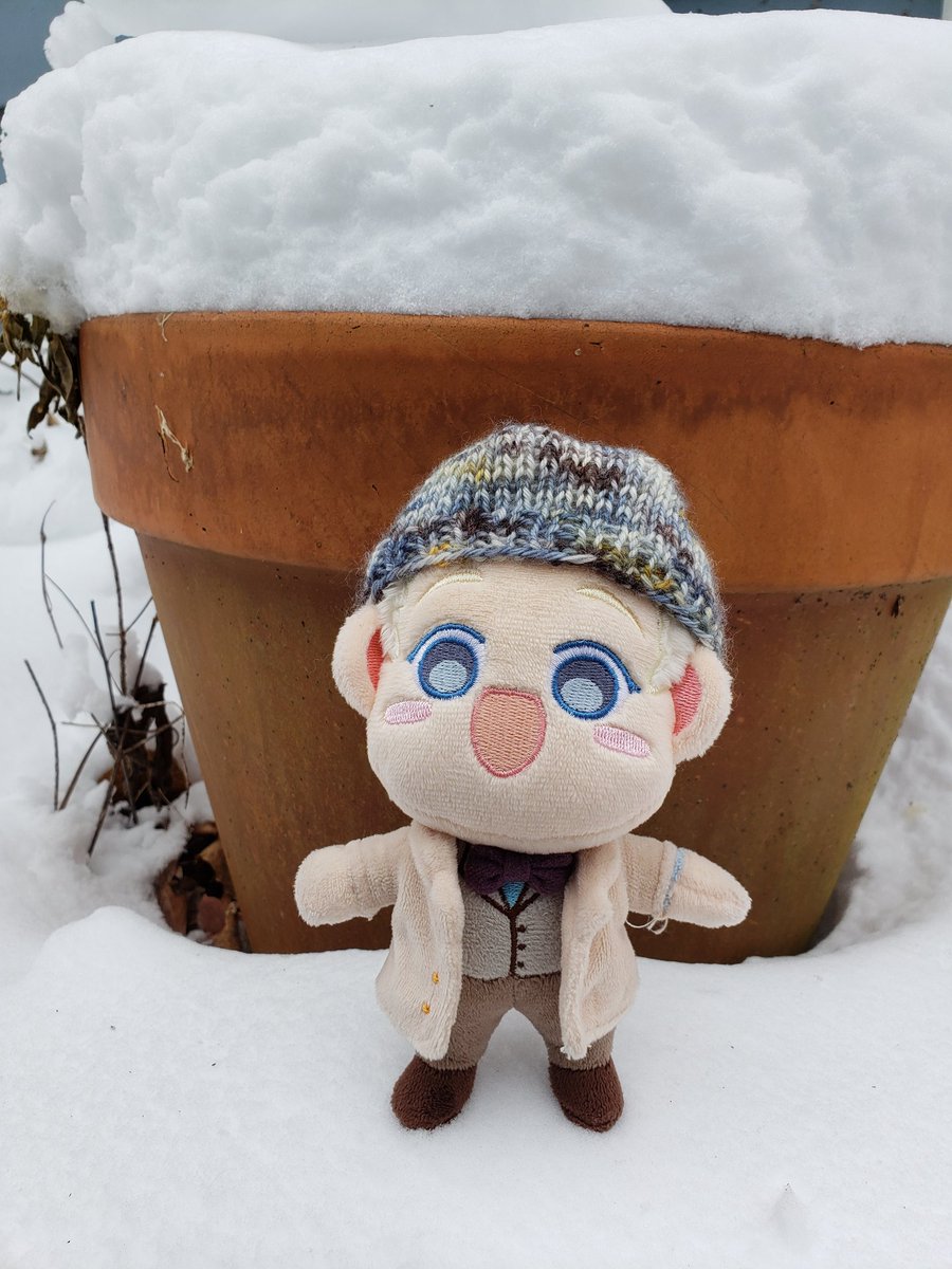 hamithjulia's tweet image. My mom made him a hat for the cold weather 🥺🥺 @Masaomoshi