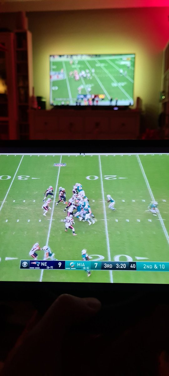 AZRslan's tweet photo. @ransport #rannfl #rannflsüchtig #jedenverdammtenSonntag Ich kann mich heute einfach nicht entscheiden! 😎🏈 Seahawks vs. Washington oder doch Patriots vs. Dolphins... #einfachgeil https://t.co/LkCNgWpYur