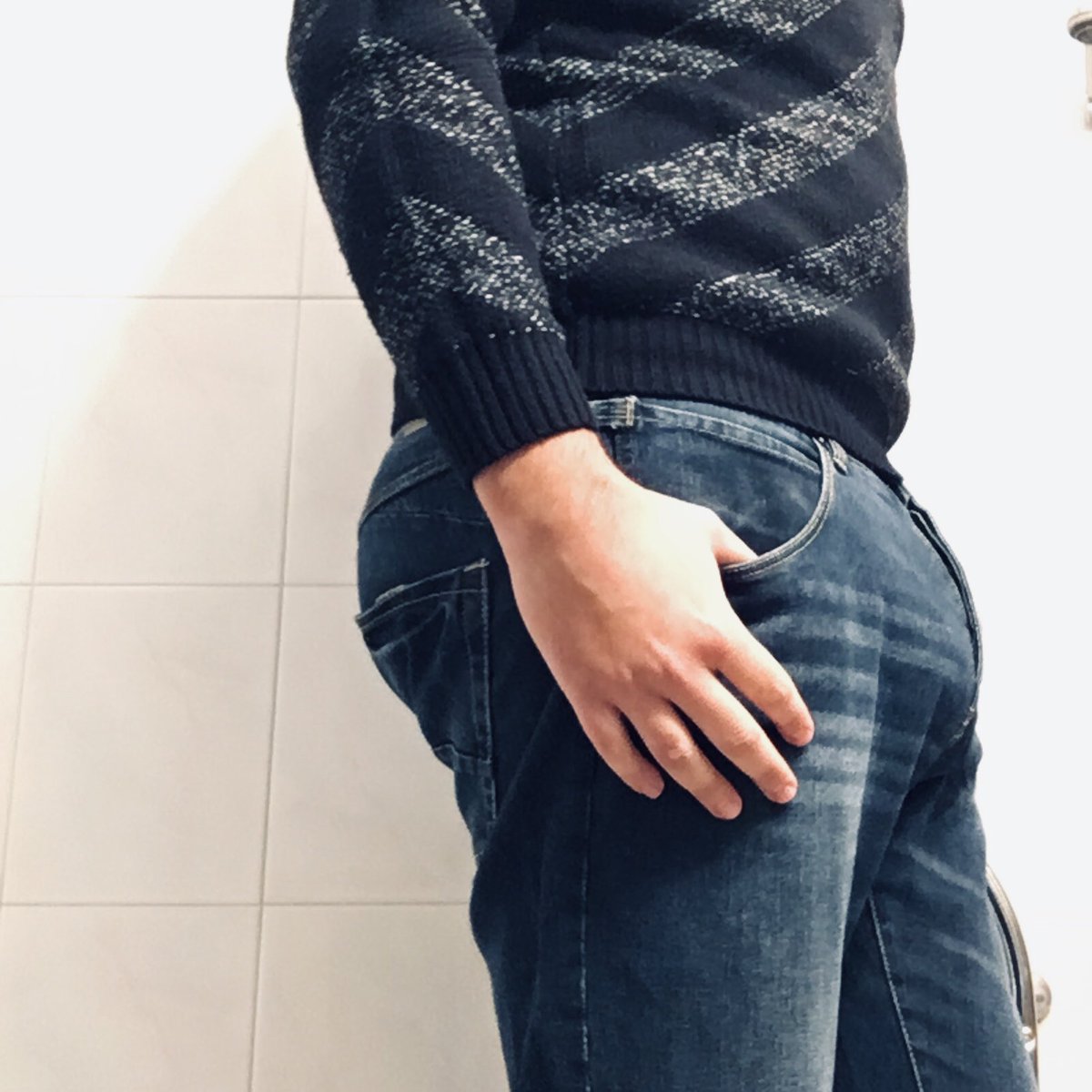 fakemenlover's tweet photo. Christmas package 
#bulge #bigbulge #gayboy #bigjunk #silicone #siliconed #juicedguy #gay #juicedman https://t.co/wZdtW1vYZd