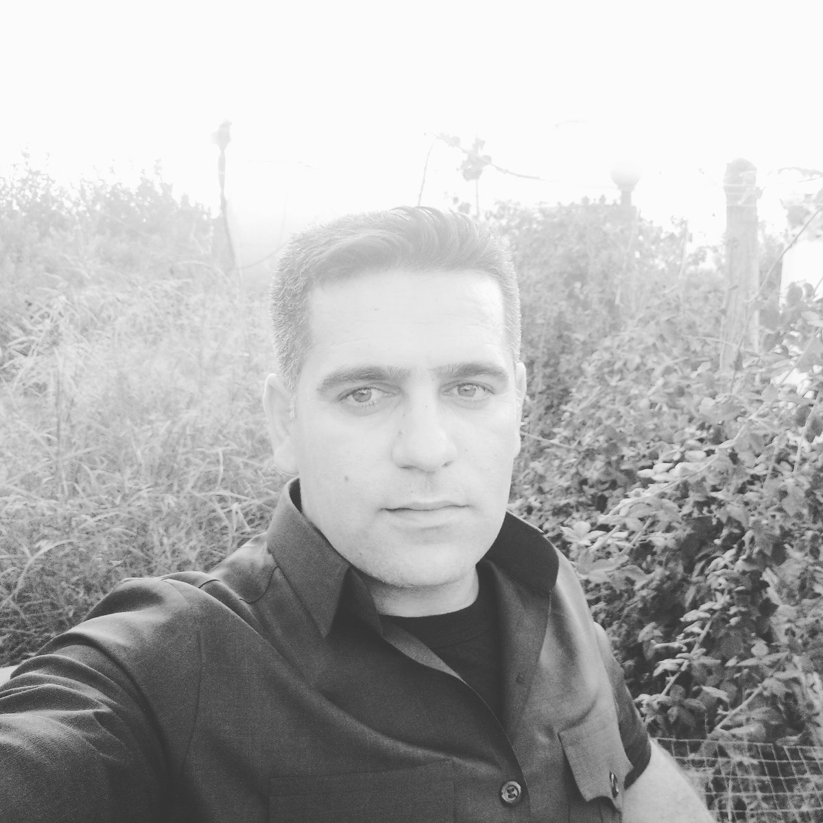 MeriwanB's tweet image. شەوی یەڵدایە ،یا دەیجورە ئەمــــشـەو
کەدیدەم دوور لەتۆ،بــێ نورە ئــەمشەو
دڵـم وەک حاکمی مـــەعزوڵــە قــوربــان
خـەڵاتی وەسڵی تۆی ،مەنزوە ئـەمشەو
       نـــــالـــــــی