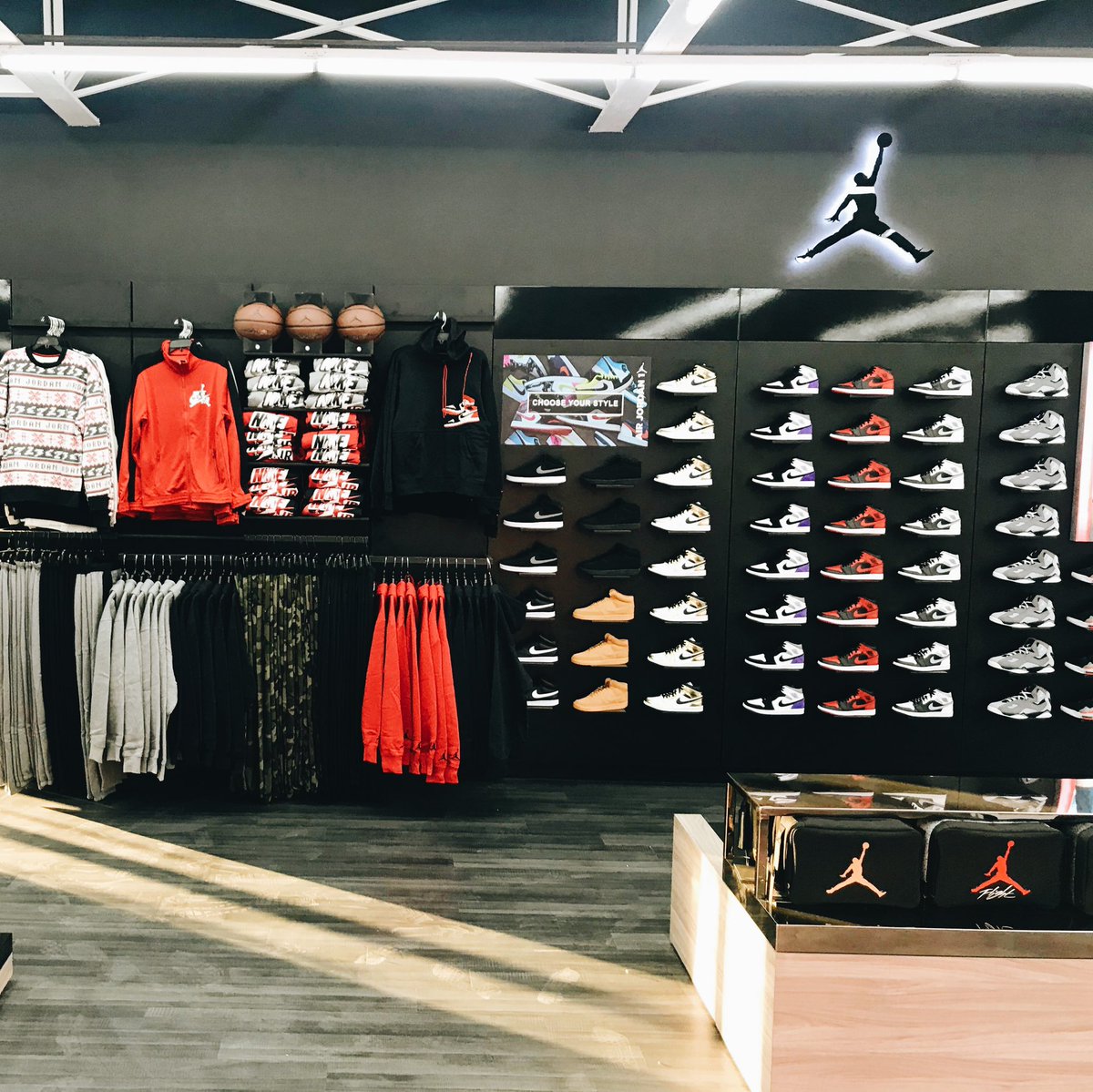 sport shoe store buckner