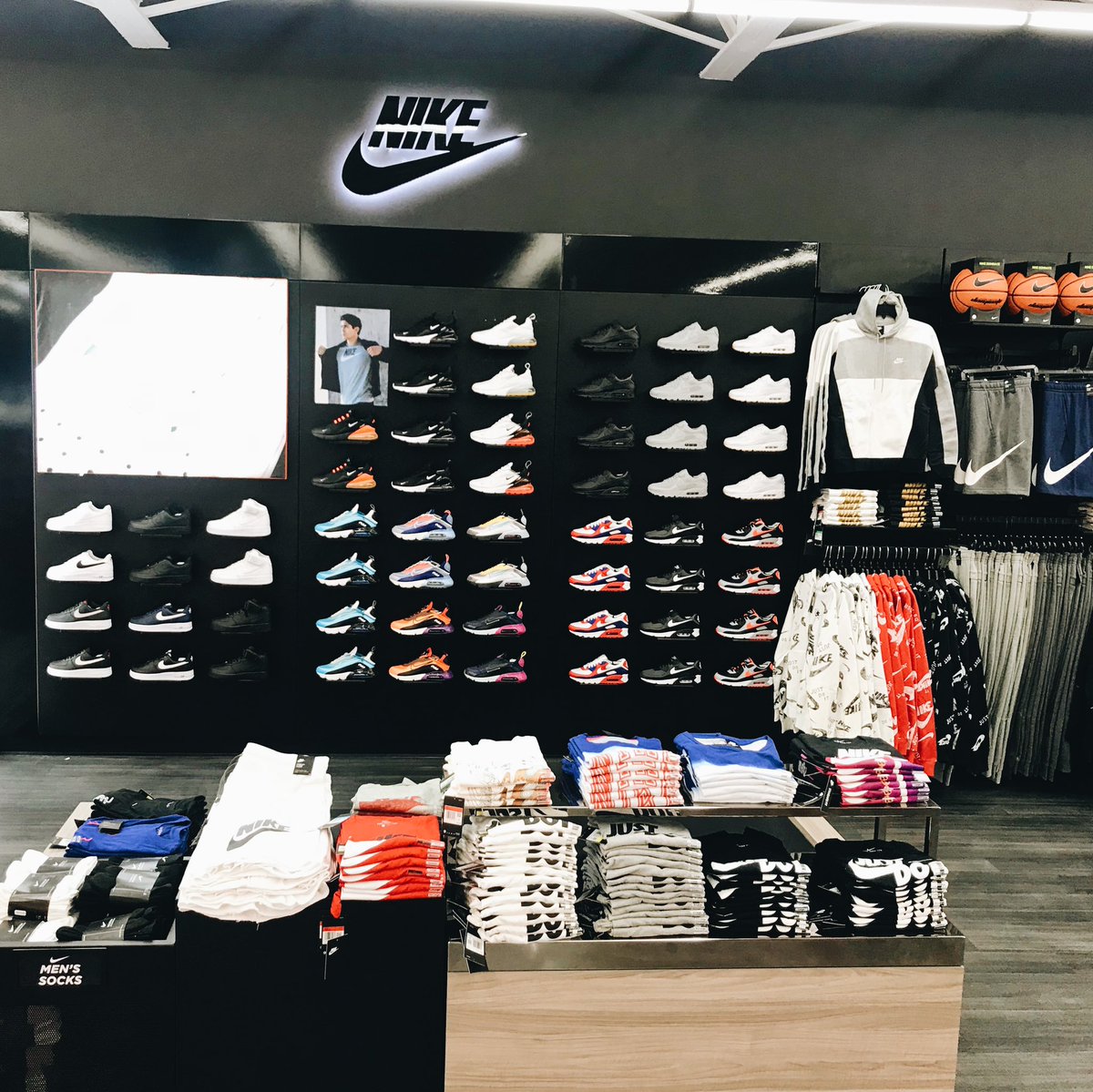 sport shoe store buckner