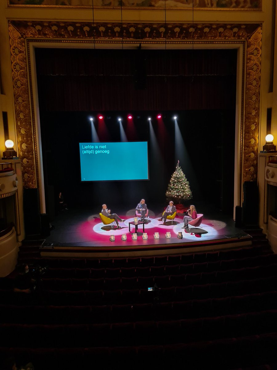 Gisteren had ik de eer te mogen participeren als #ervaringsdeskundige tijdens de boekvoorstelling "Goed Leven met kwetsbaarheid en beperking" van <a href="/Dirk_de_Wachter/">Dirk de Wachter</a> &amp; Manu Keirse.
Helaas zonder live publiek maar wel vakkundig aan elkaar gepraat door <a href="/ksavjee/">Xavier Taveirne</a>. Dank <a href="/Lannoo/">Uitgeverij Lannoo</a> !