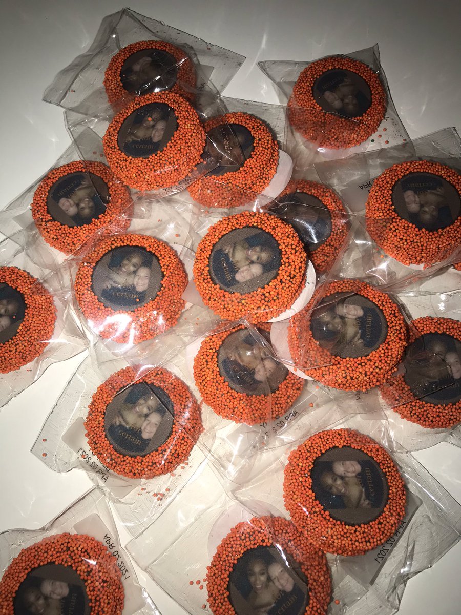 _fuckthatbitch_'s tweet image. we celebratin #ForCertain w. a GOOD snack . 😋