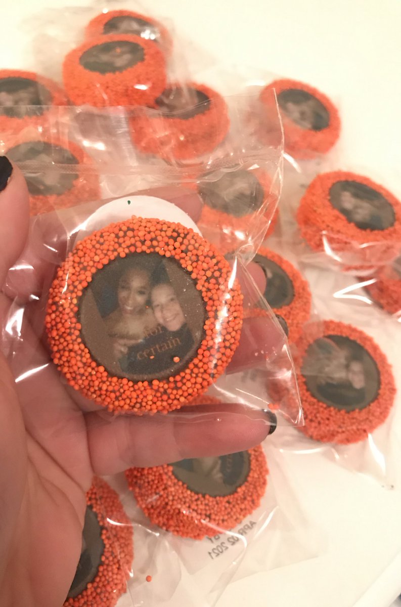 _fuckthatbitch_'s tweet image. we celebratin #ForCertain w. a GOOD snack . 😋