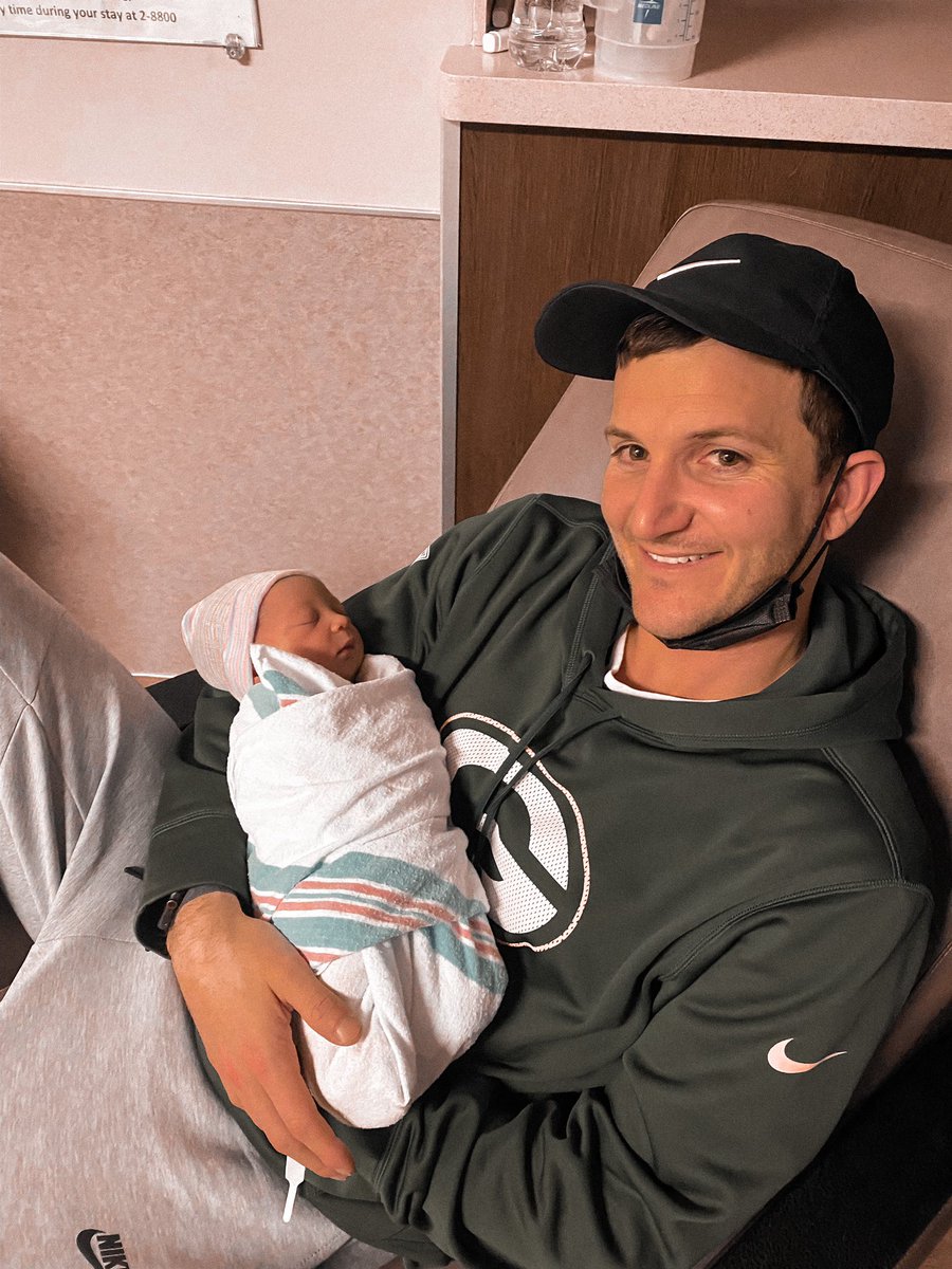 destinyydurann's tweet photo. My perfect little boy decided to come early&amp; was the best Christmas gift I could’ve asked for! 7lbs &amp; 11 oz, measuring at 21 &amp; 3/4 long, Liam James Slane. I love you so much hun. Can’t wait to be the best mommy I can be for you! https://t.co/Ip92mDvrB9