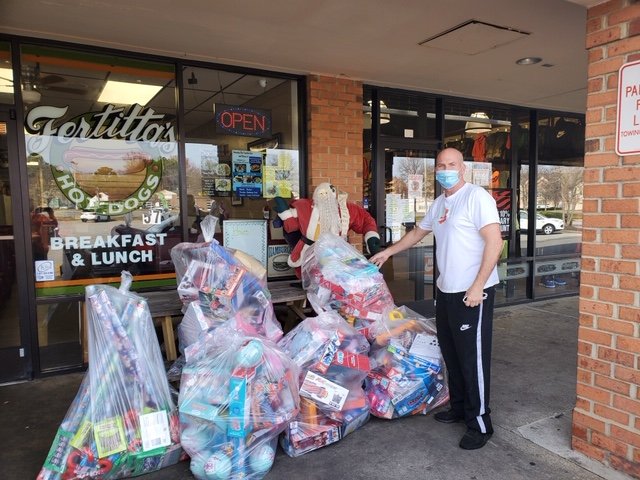 SOVAP5's tweet photo. Allied communications and Ferittas Grill Langley Square!! Hundreds of gifts donated by Allied Communications!! @AlliedSam @daniellewoody8 @BoostAJP https://t.co/qOohYHP9p9